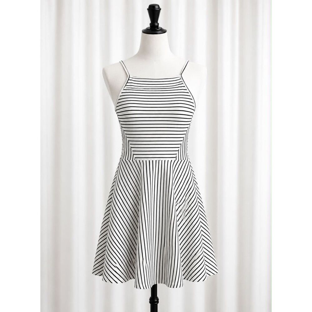 H&M Divided Women’s Size 4 Black White Striped Fit & Flare Skater Dress